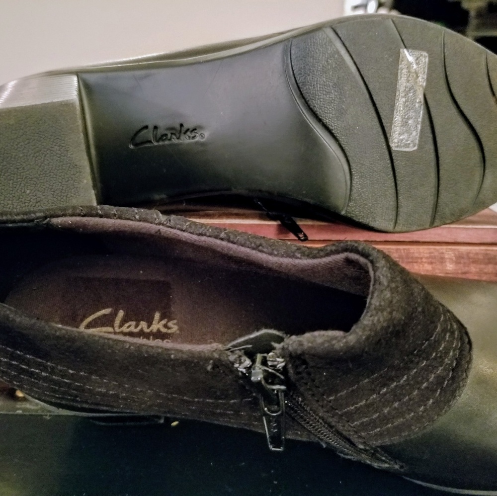 Clarks Bendables In New Condition - image 4